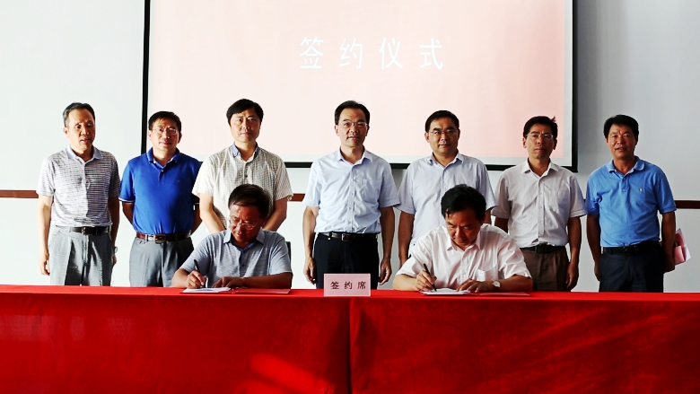 蔡恒副主任出席公司与省农科院联合攻关育种及开发战略合作签约仪式